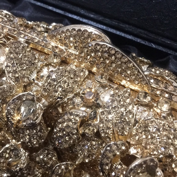 NWOT Gold Clutch 🔥 - Picture 3 of 6